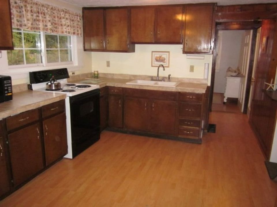Electric Stove/Oven, Microwave, Blender, Coffee Station, and essentials
