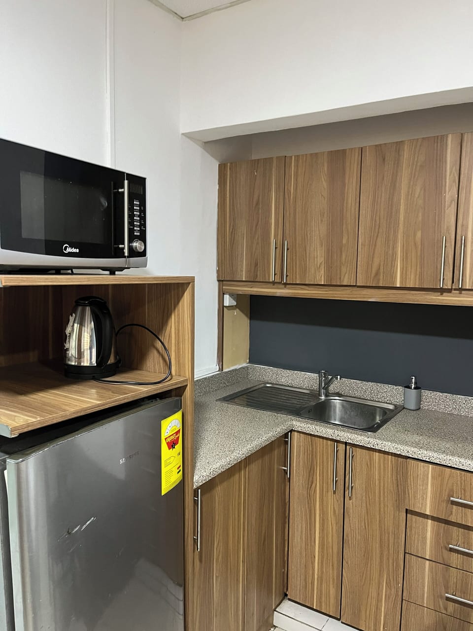 Studio Suite | Private kitchen | Mini-fridge, microwave, stovetop, cookware/dishes/utensils