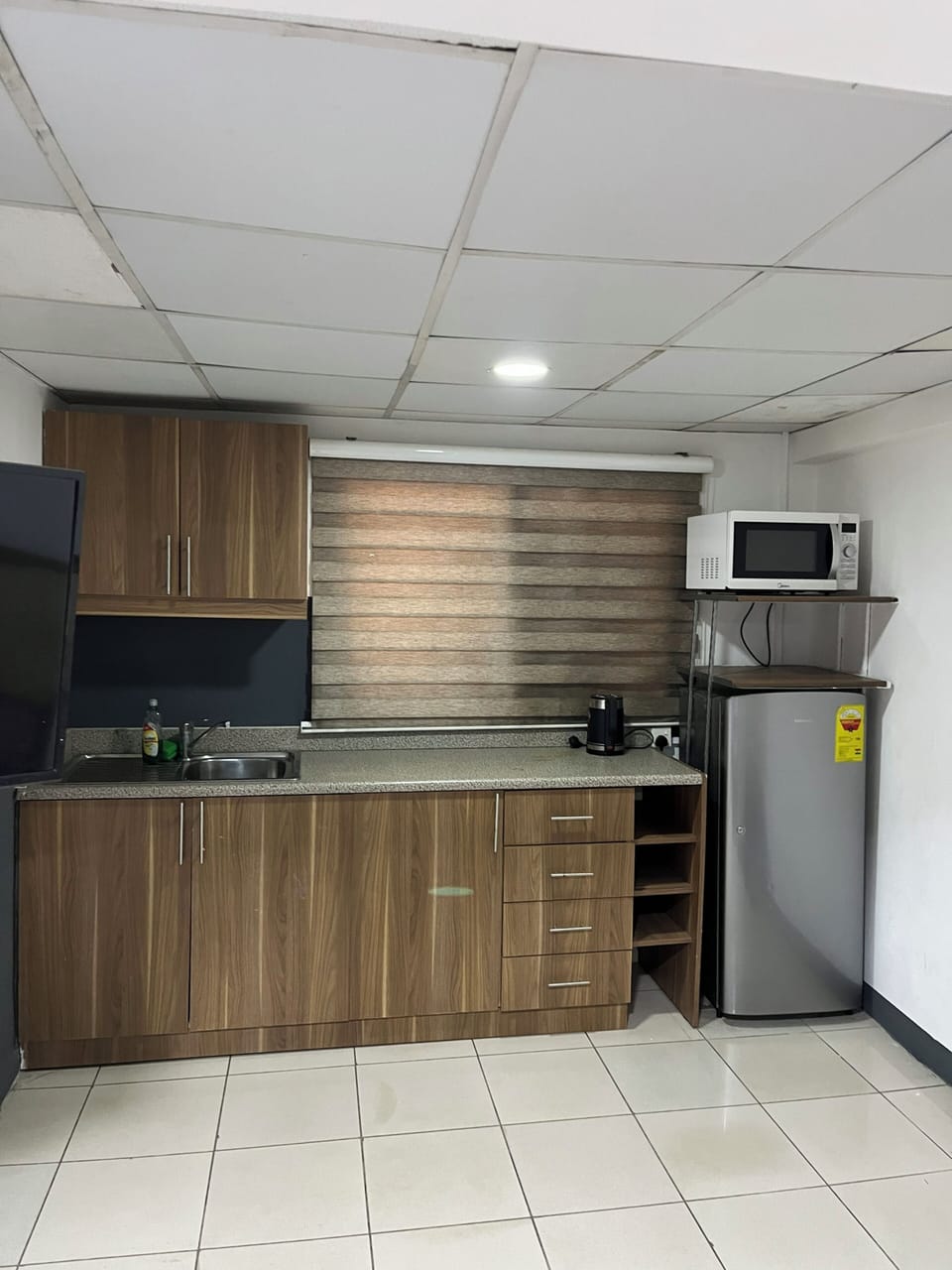Studio Suite | Private kitchen | Mini-fridge, microwave, stovetop, cookware/dishes/utensils