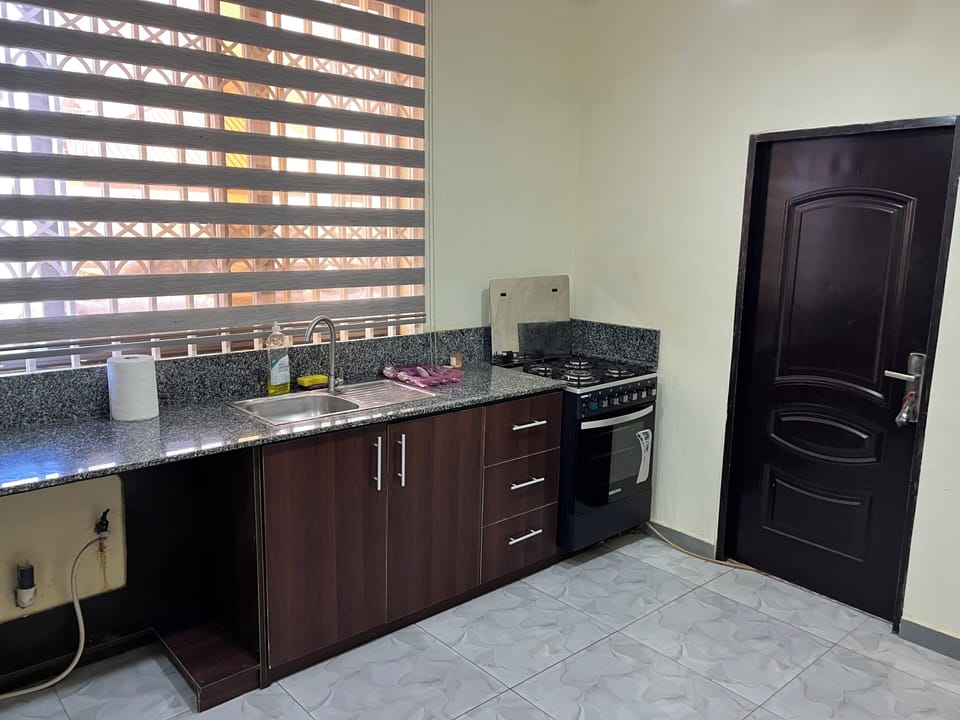 Full kitchen with Stove and oven