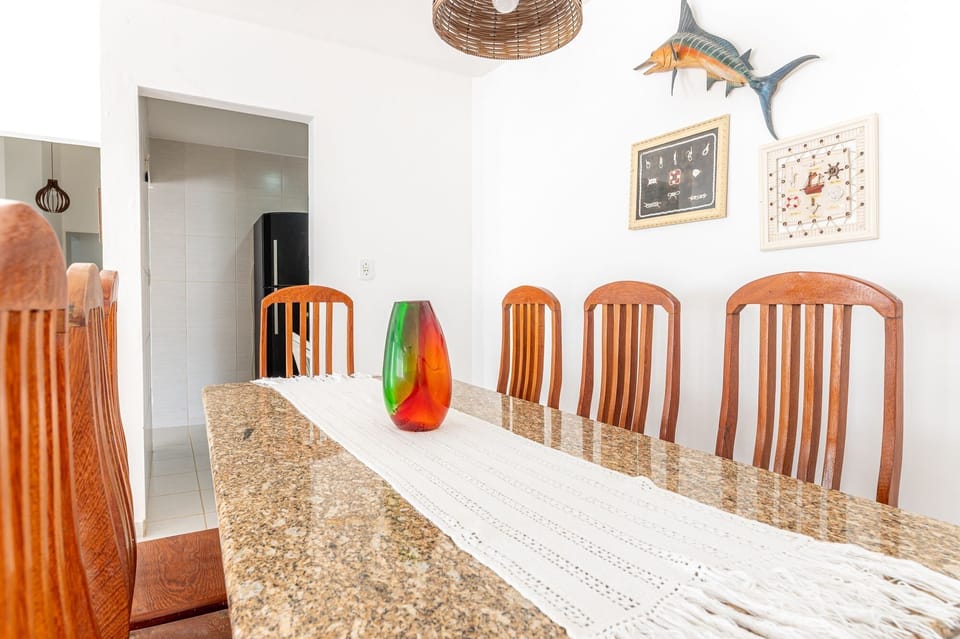 Basic Chalet | Dining