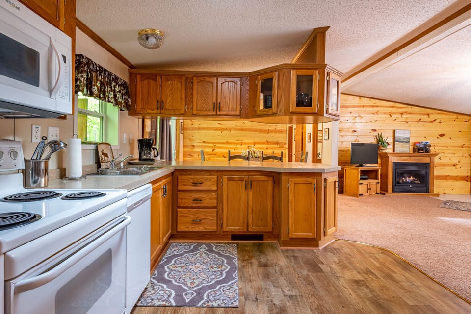 Fully Equipped Kitchen with Full Size Appliances