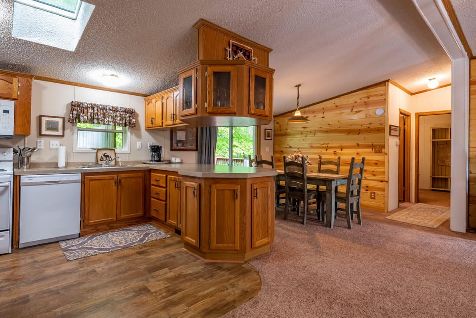 Dining Area with seating for 6 guests!