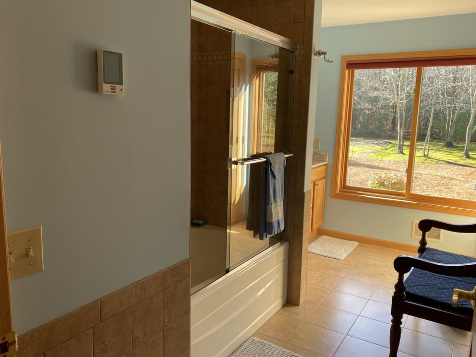 Full bathroom with bedroom 1