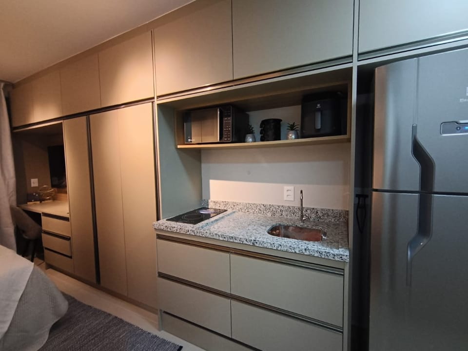 Studio | Private kitchen | Full-size fridge, stovetop, blender, cookware/dishes/utensils