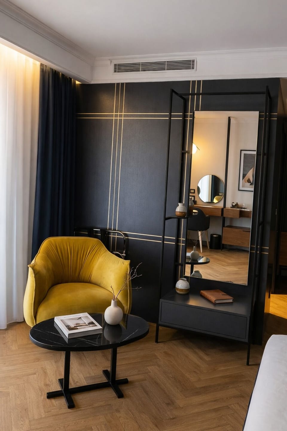 Deluxe Double Room, Balcony, City View | Interior