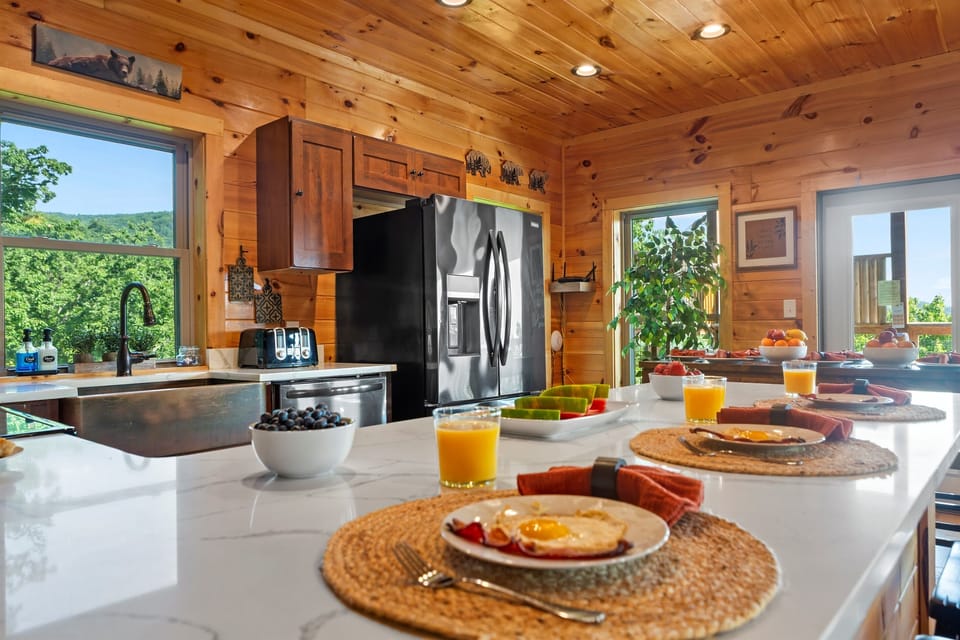 Everything you need to enjoy breakfast, lunch, or dinner at the cabin.