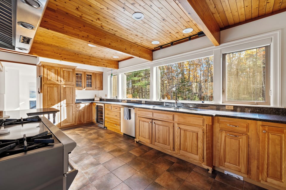 Open concept kitchen gormet kitchen; A chef's dream.