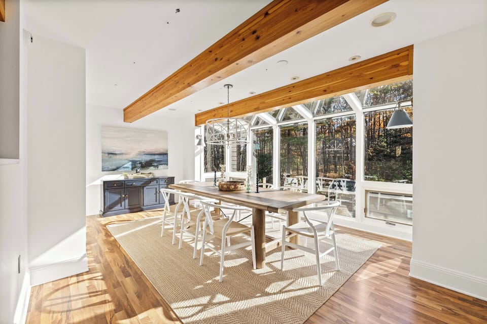 Dining room.