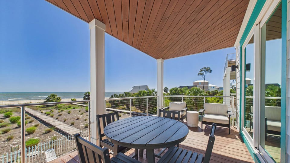 1st Floor: Balcony access from bedrooms