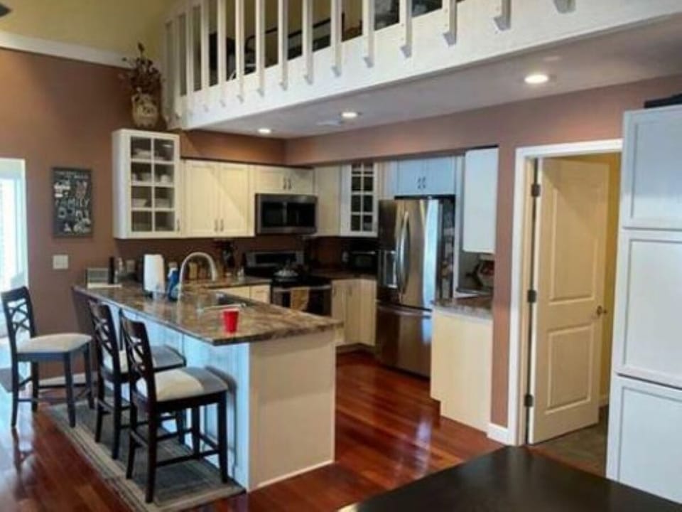 Full service kitchen has it all, and fully stocked w top appliances.