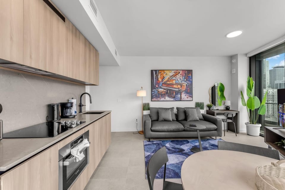 Premium Downtown Miami 1BR with Panoramic Views (9216)