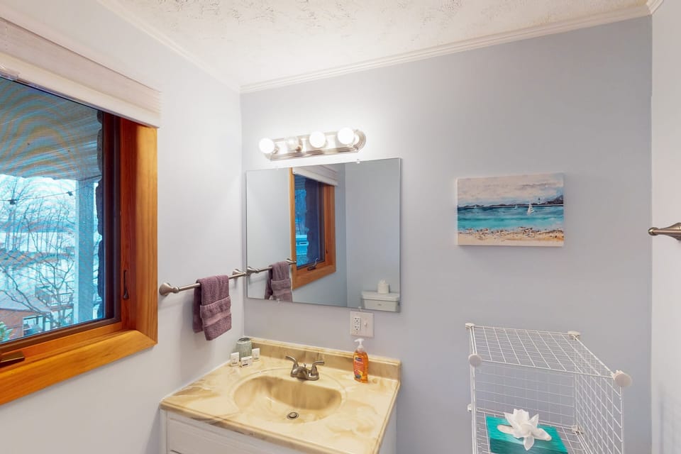 Downstairs full bath