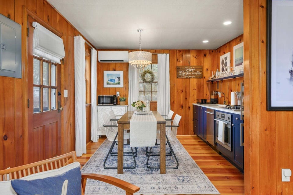 Eat in kitchen