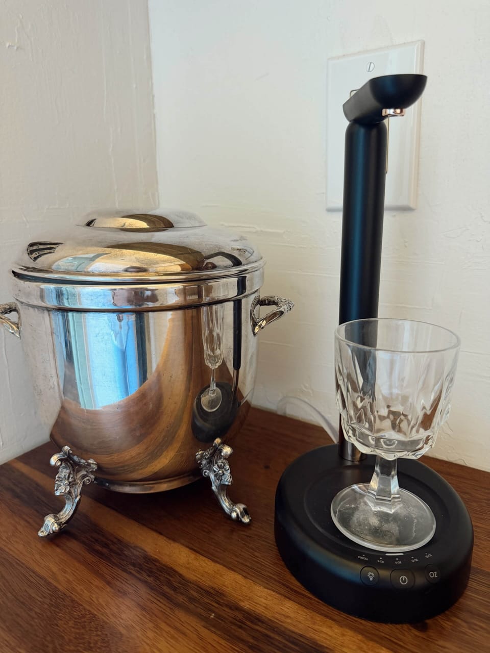 In room touchless water dispenser