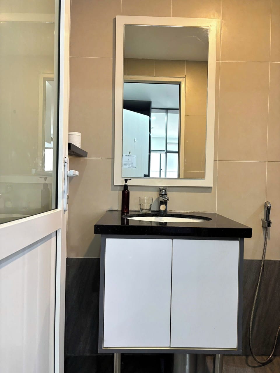 Studio, Non Smoking, Kitchen | Bathroom | Shower, slippers, towels, shampoo