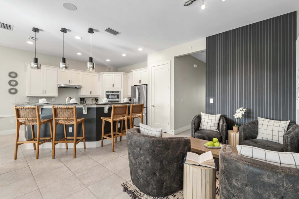 Open living space flowing into the kitchen for easy entertaining & group gatherings
