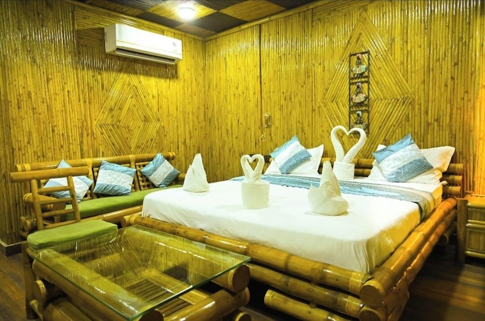 Double Room, Balcony, Garden View | Iron/ironing board (on request), WiFi (free)