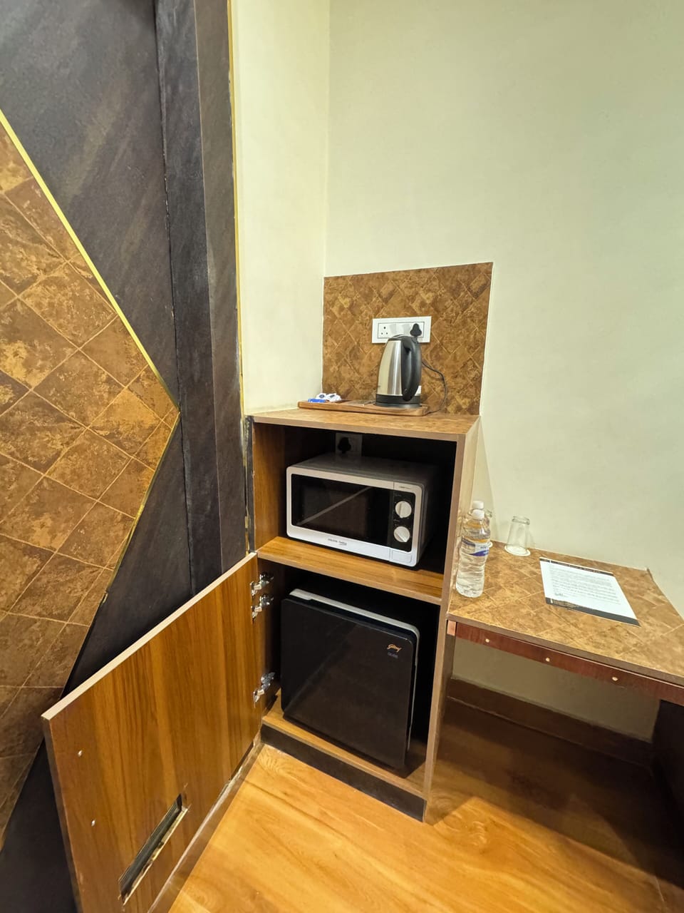 Presidential Studio Suite, City View | Interior