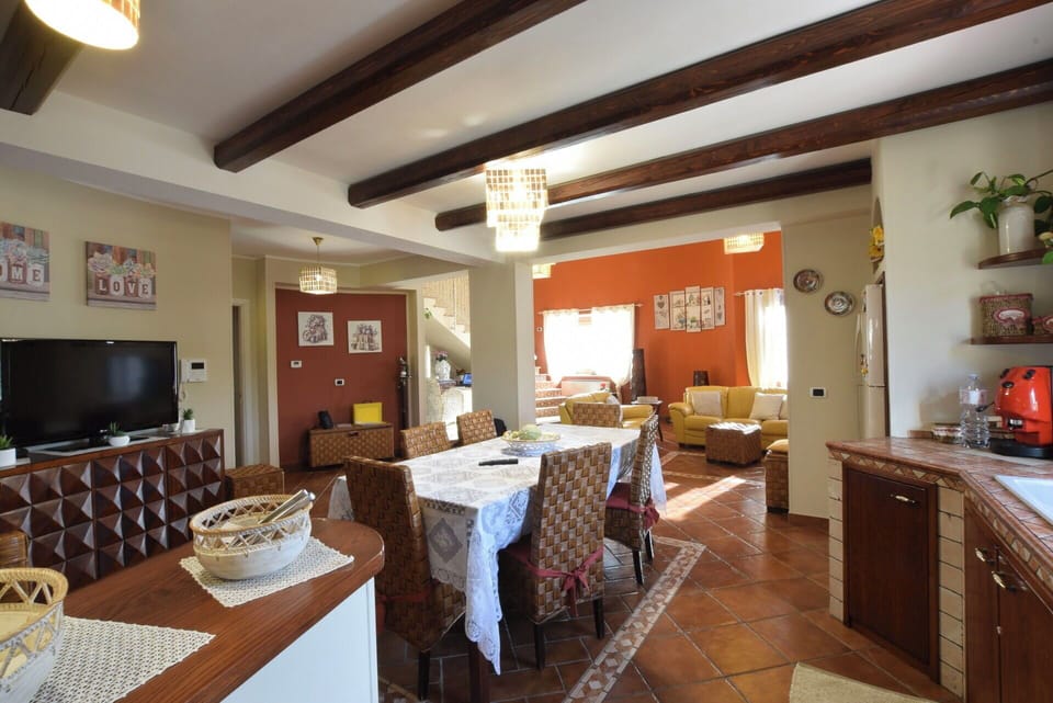 Autumn, Dining Room, Kitchen, Spring, Summer