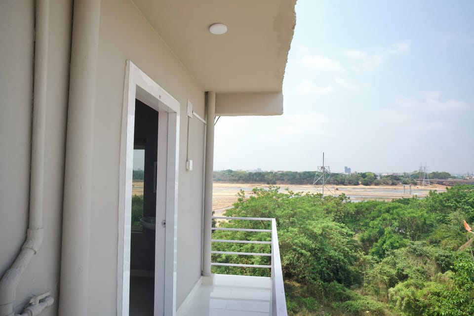 Suite, Balcony, River View | Property grounds