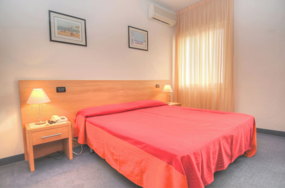 Classic Double or Twin Room, Balcony | In-room safe, desk, free WiFi