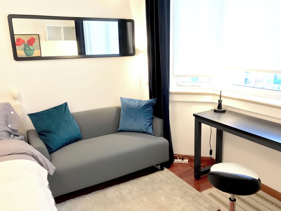 Comfort Studio, City View | Living area | 42-inch flat-screen TV with cable channels