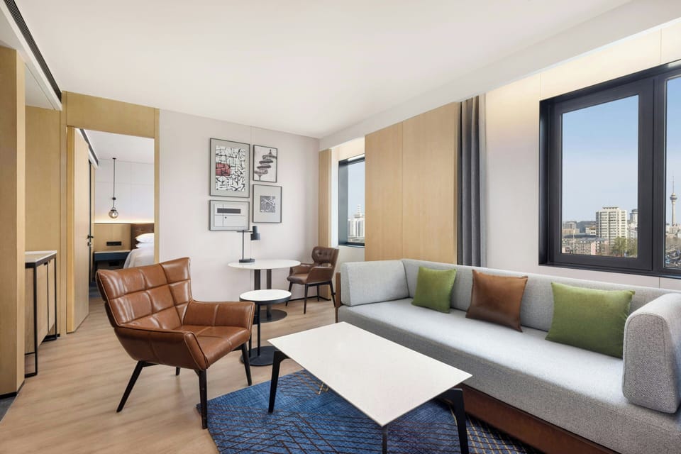 Premium Suite, 1 King Bed, City View