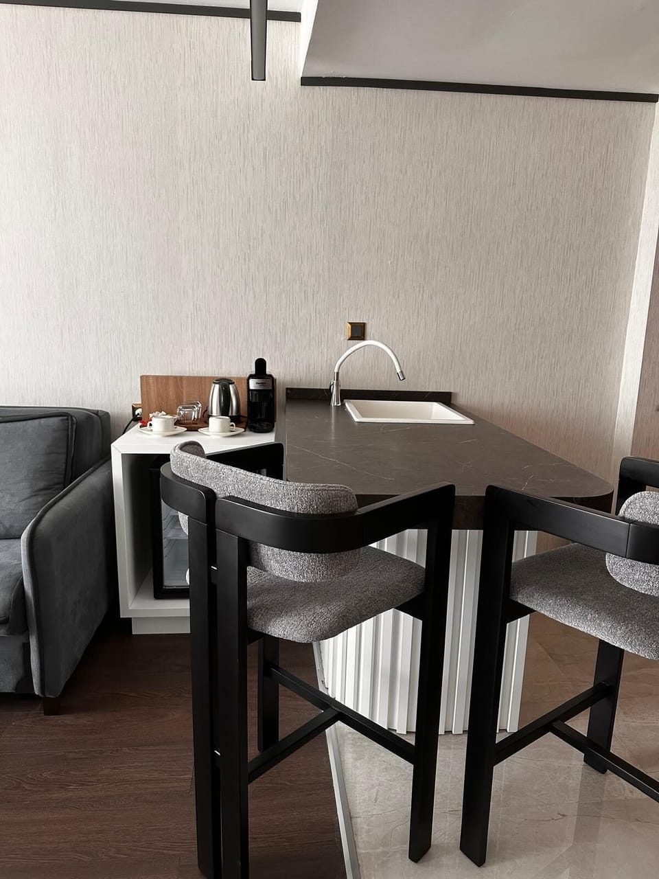 Deluxe Suite, City View | Private kitchen | Mini-fridge, coffee/tea maker, electric kettle, highchair