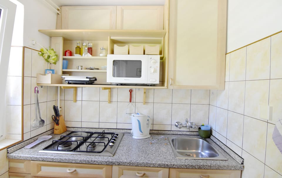 Apartment, 1 Bedroom, Patio, Garden View | Interior