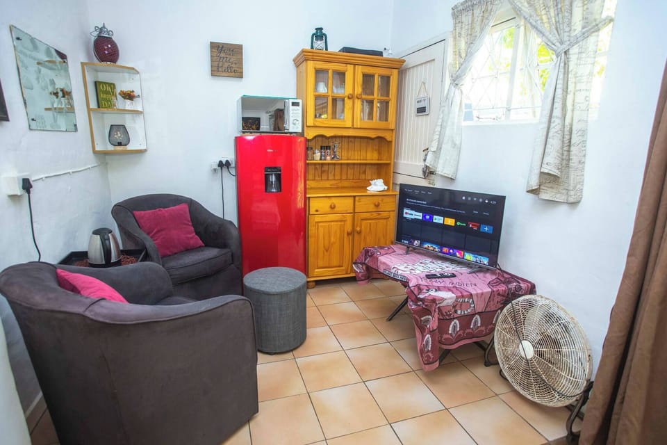 House, 1 Bedroom, Smoking | Living room