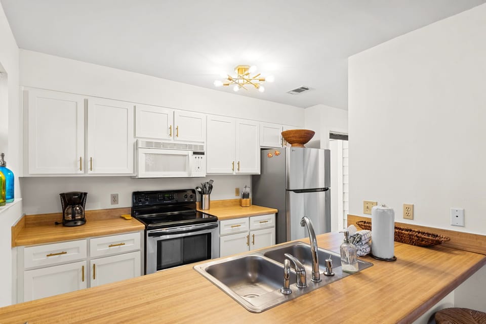 Townhome, Multiple Beds, Patio, Garden View (Cassine Gardens 133) | Private kitchen