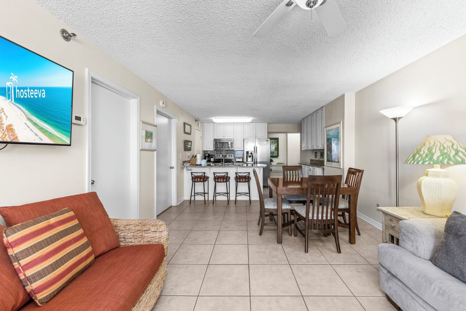 Superior Condo, 3 Bedrooms, Beach View, Beachfront | In-room dining