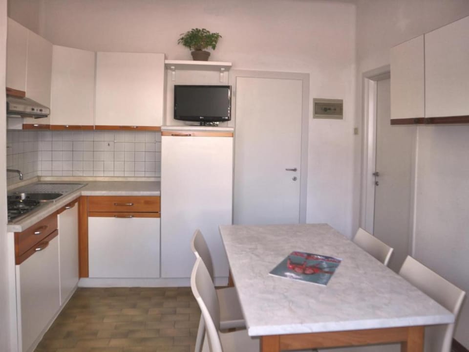 Apartment, 1 Bedroom, Terrace, City View | Interior