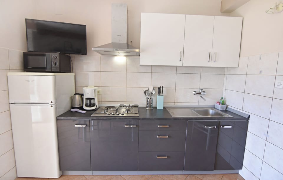 Apartment, 2 Bedrooms, Patio, Garden View | Interior