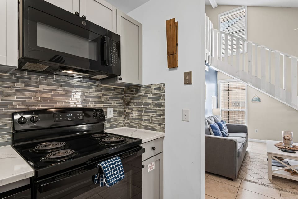 Condo, Multiple Beds, Patio, Garden View (Horizon South 32C) | Private kitchen