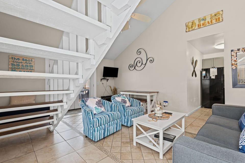 Condo, Multiple Beds, Patio, Garden View (Horizon South 32C) | Living area