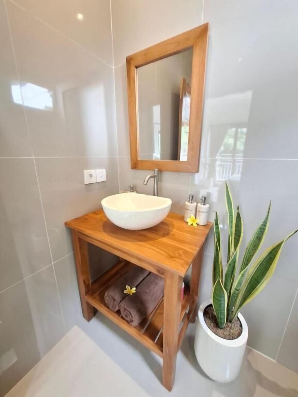 Shower, towels, soap, shampoo