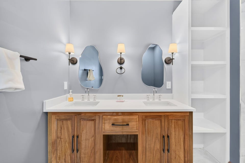 1st Floor Bathroom 1, Ensuite | Rosewood Retreat | 2605 Palm Blvd, Isle of Palms, SC | IOP Escapes