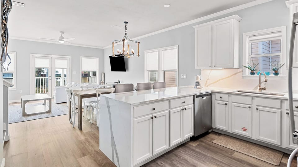 House, Multiple Beds, Patio, Partial Ocean View (Salty Seabreeze) | Private kitchen