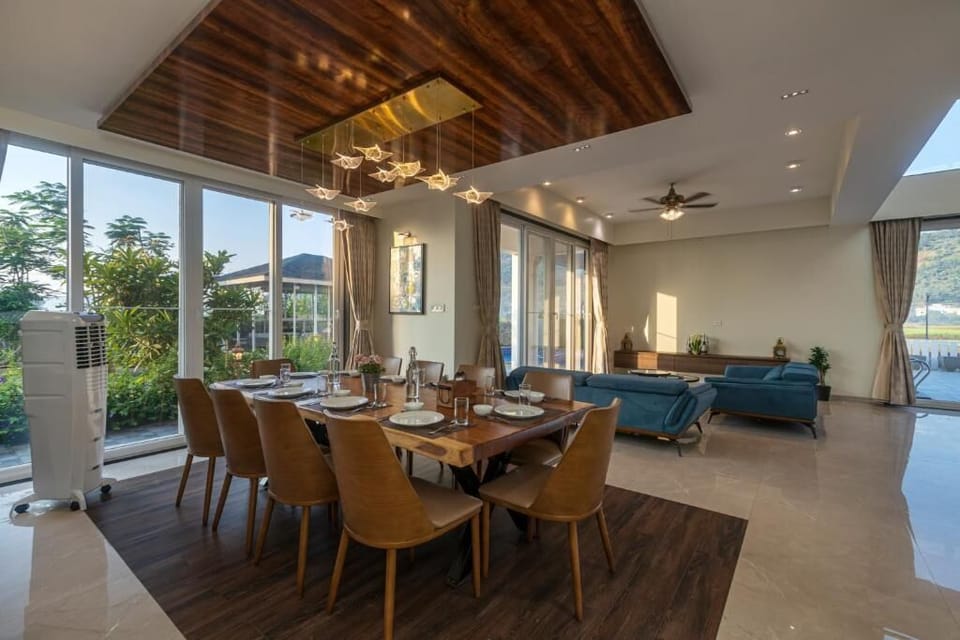 Deluxe Villa | Dining