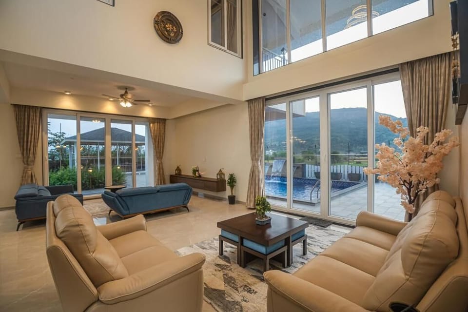 Deluxe Villa | Living area | Flat-screen TV