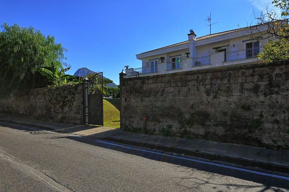 Sky, Road Surface, Residential Area, Asphalt, Slope, Suburb, Fence, Driveway, Sidewalk