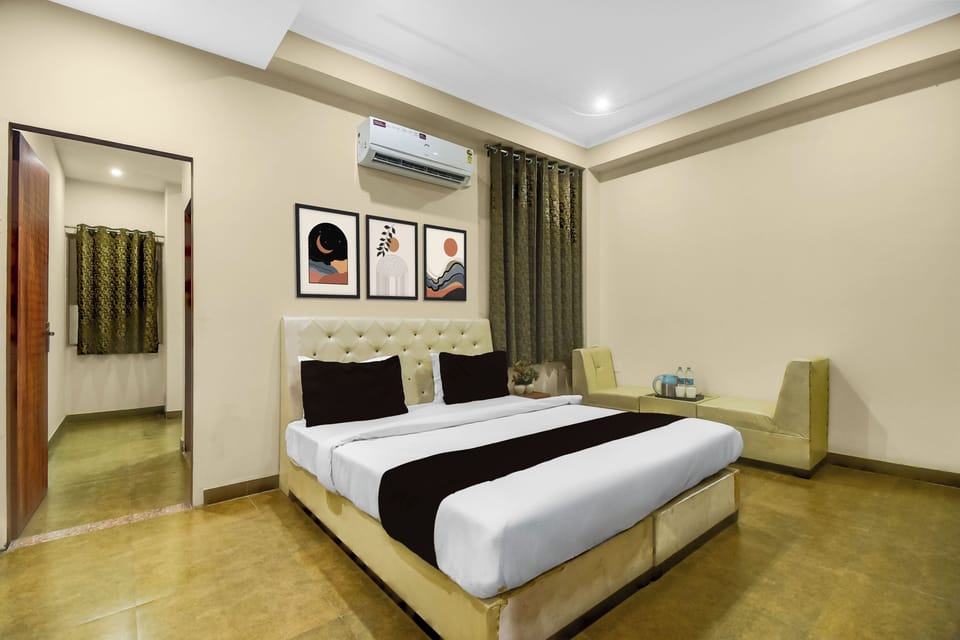 Deluxe Double Room, City View | Blackout drapes, soundproofing, iron/ironing board, free WiFi