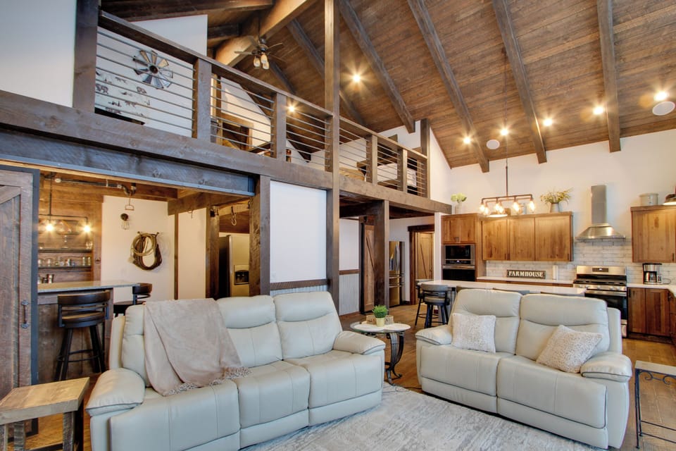 House (5 Bedrooms) | Interior