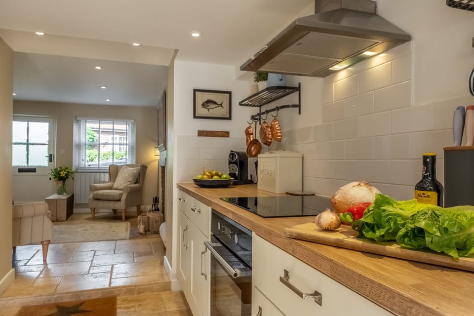 Ground floor: Well-equipped kitchen with integrated appliances