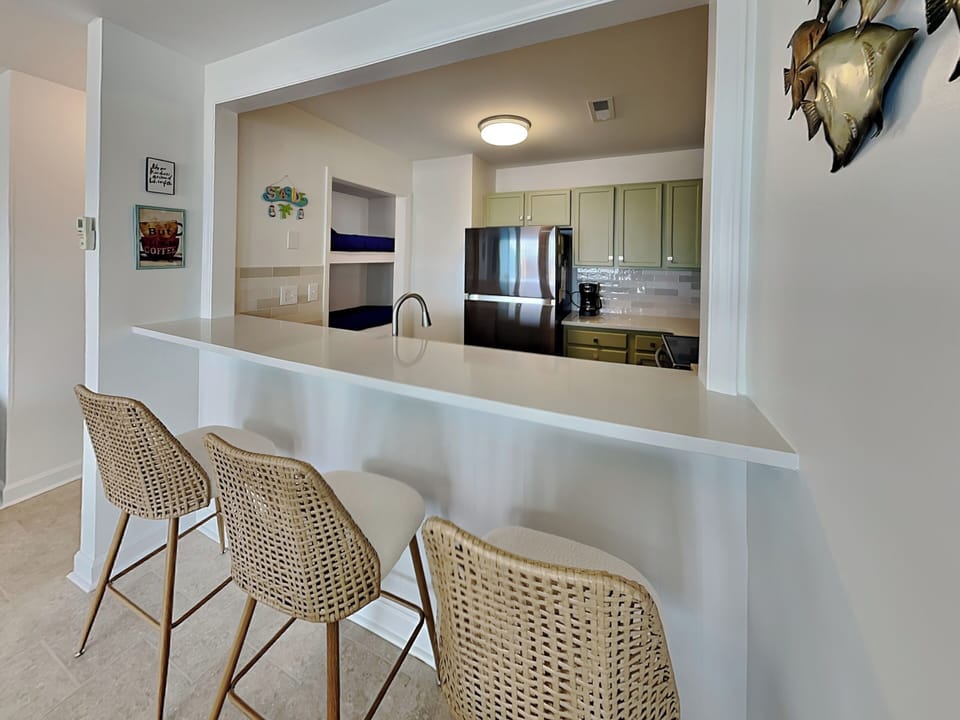 Breakfast Bar - Seating for 3