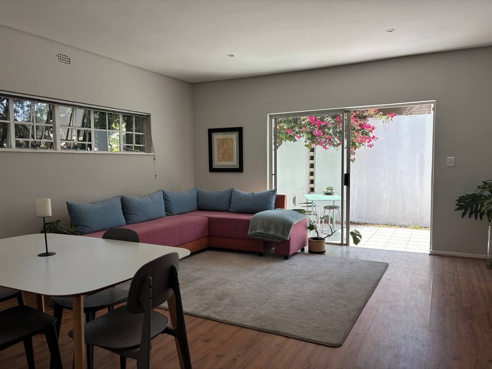 House, 1 Bedroom, Balcony | Living room | Books