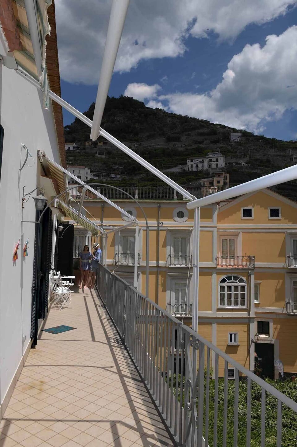 Balcony, Metal, Handrail, Baluster, Daylighting, Steel, Fence, Porch, Aluminium