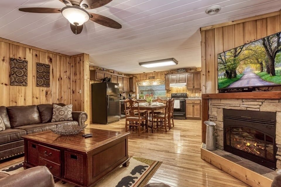 Cabin, 2 Bedrooms | Living area | Smart TV